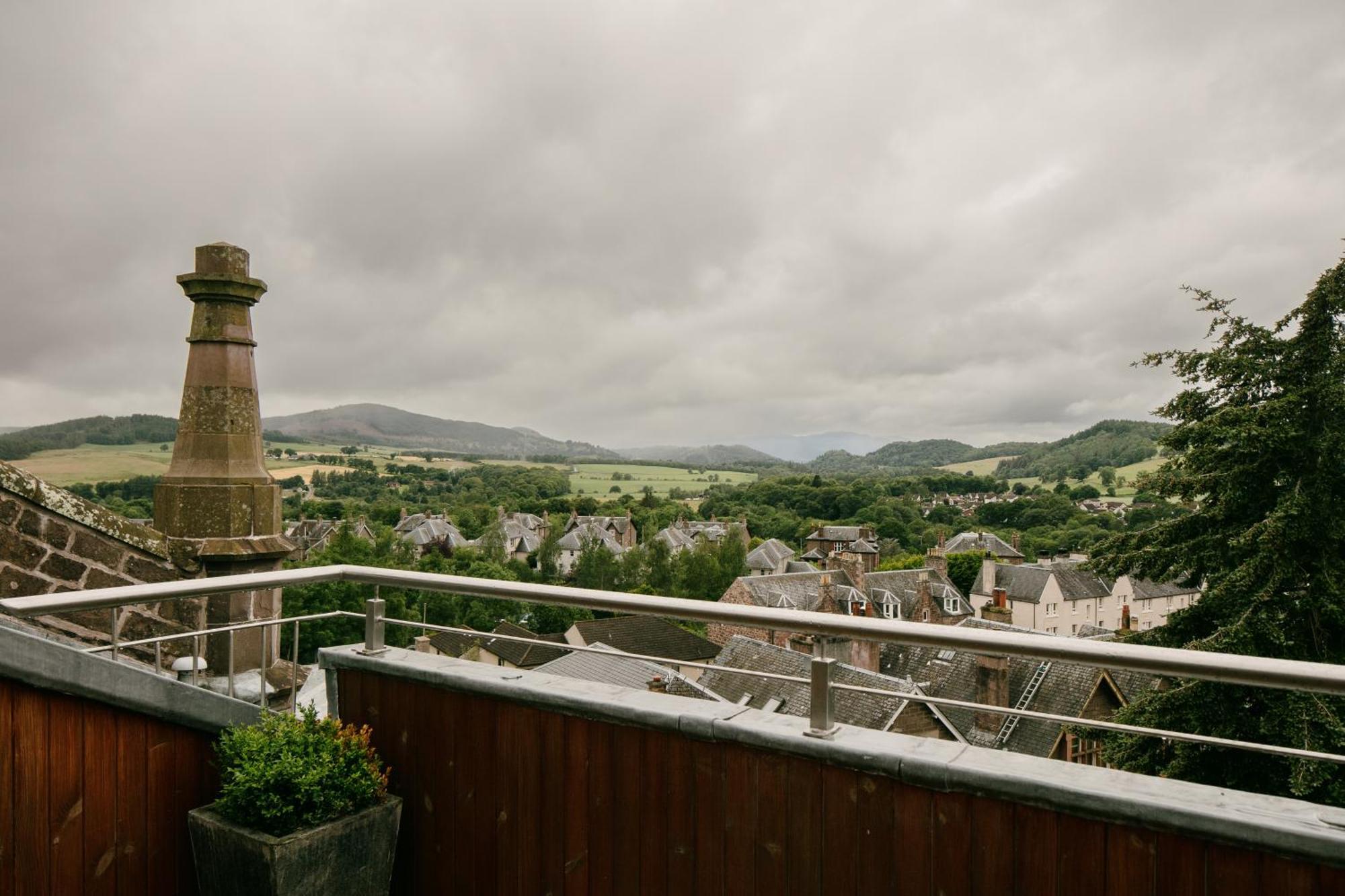 The Church Tower Crieff Bagian luar foto