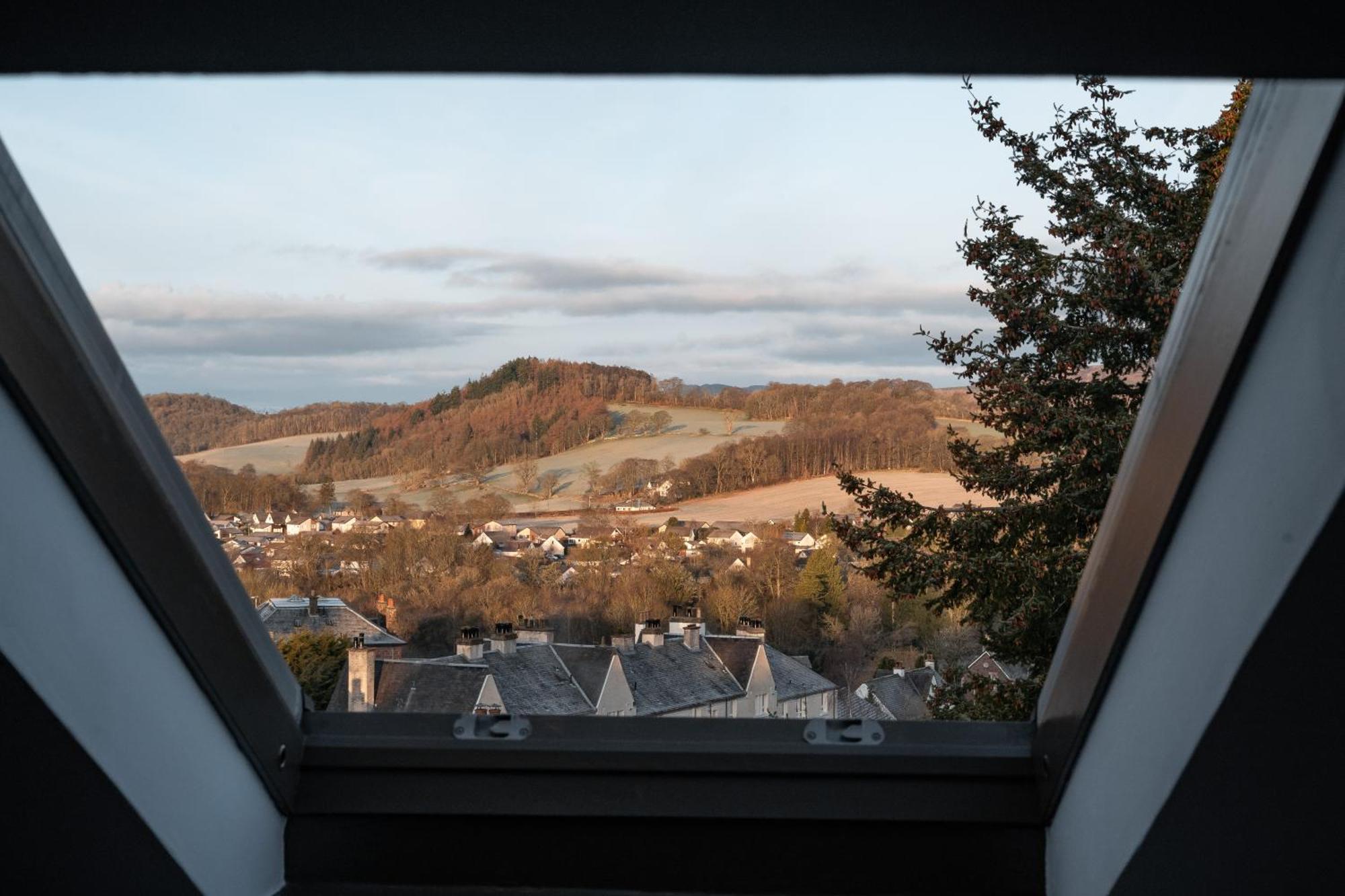 The Church Tower Crieff Bagian luar foto