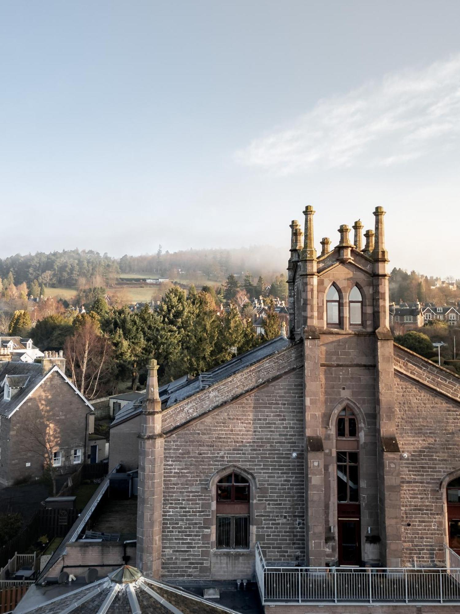 The Church Tower Crieff Bagian luar foto